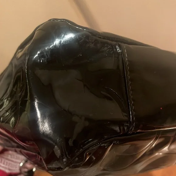 Coach black patent leather tote handbag with signature CC logo, preowned OS - Picture 8 of 10